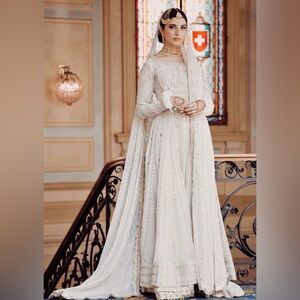 Annus Abrar White Gold Peshwas